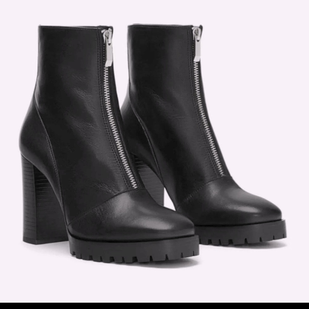 Zippered Leather Heeled Ankle Boots Size 6.5